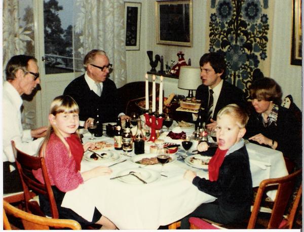 За семейным ужином, 1978.