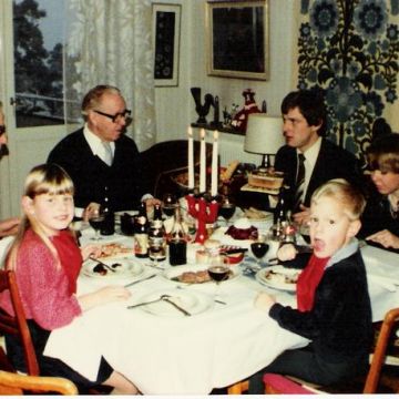 За семейным ужином, 1978.