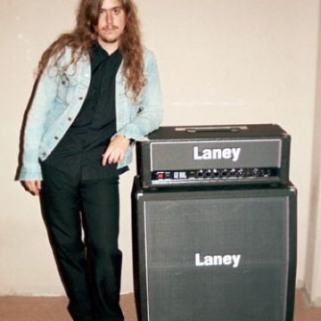 Реклама усилителей Laney, 2001.