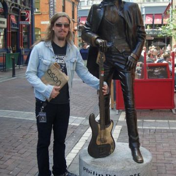 Дублин, у памятника Филу Лайнотту, 2006.